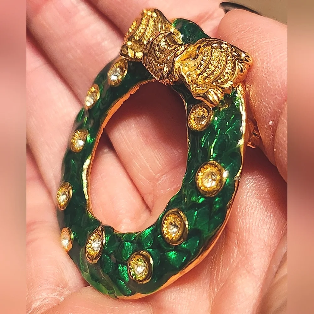 LIA Barcelona Christmas Wreath Brooch